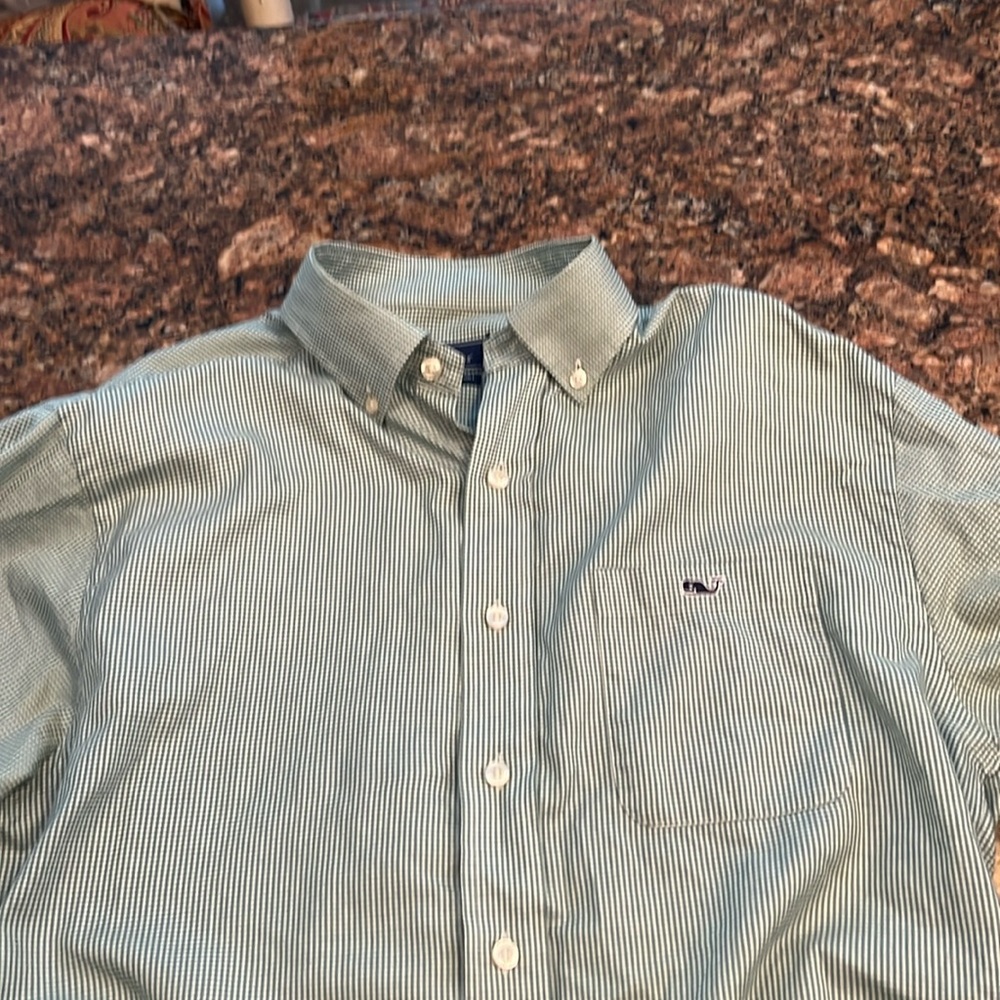 Vineyard vines men’s medium green long sleeve dress button down.